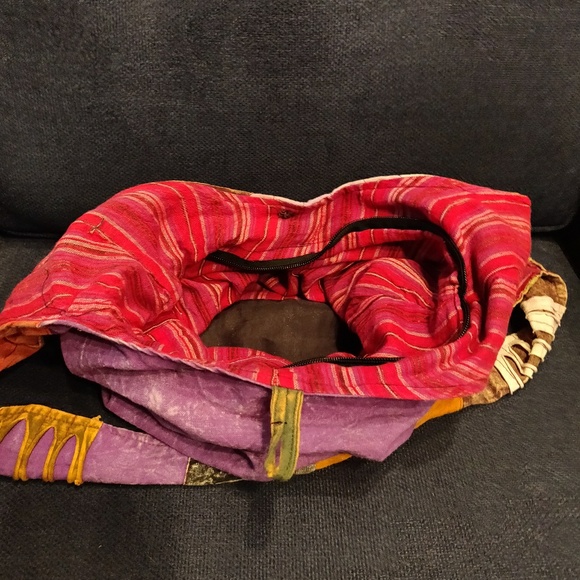 Multicolored oversized crossbody hobo bag - Picture 3 of 8